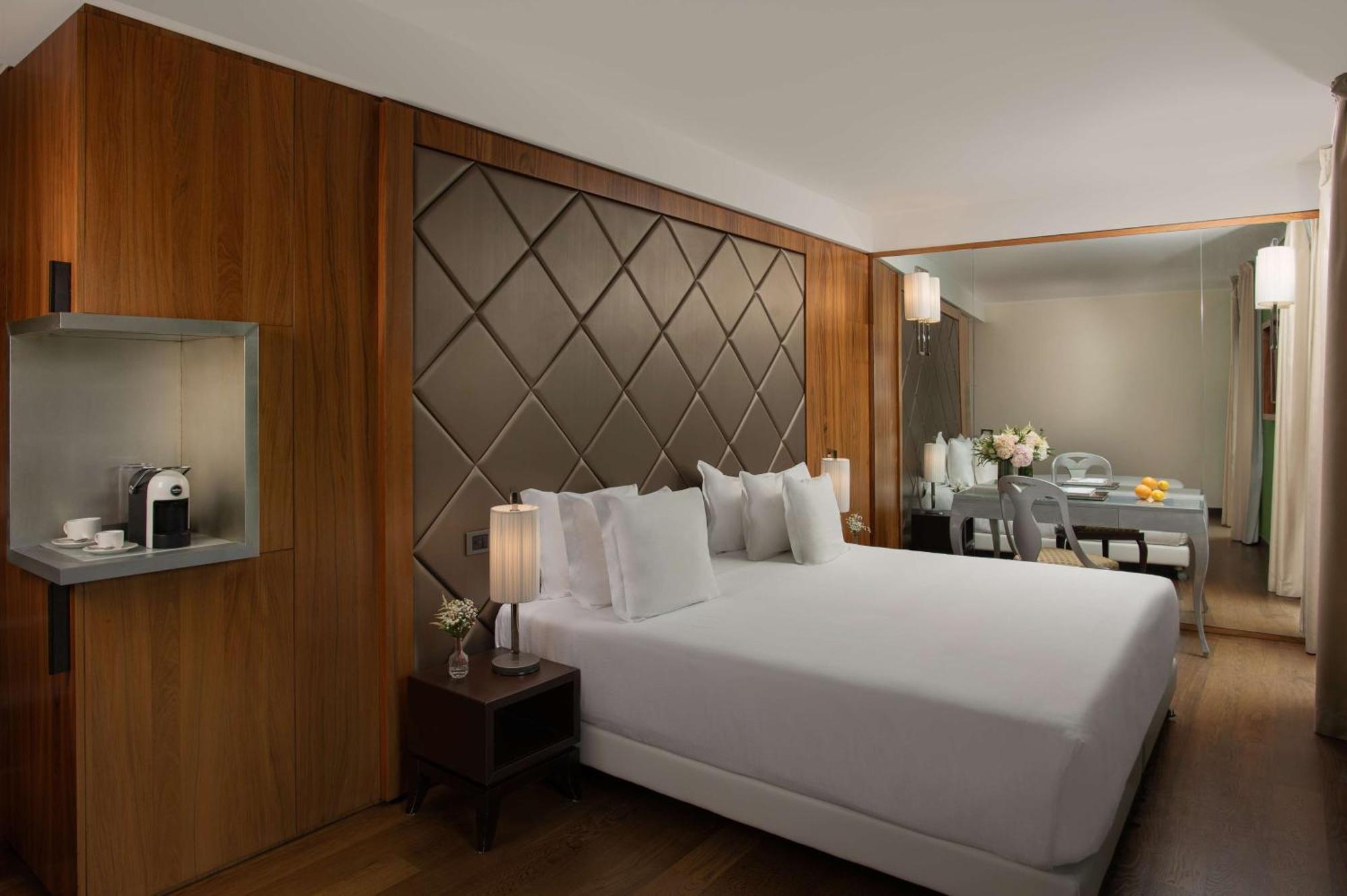Nh Collection Hotell 5*